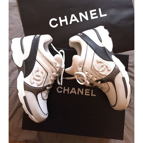 chaussure chanel femme noir et blanche|chanel shoes official.